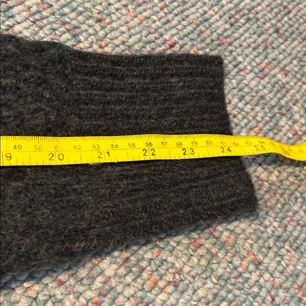NWT SIZE Small Black/Grey Fringe Sweater - Picture 8 of 11
